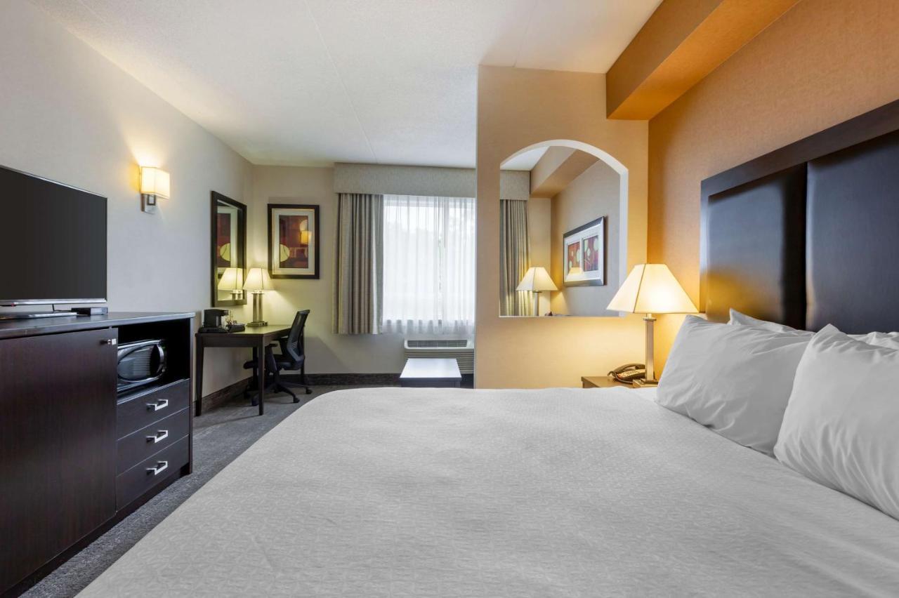 Western & Hotel 3*