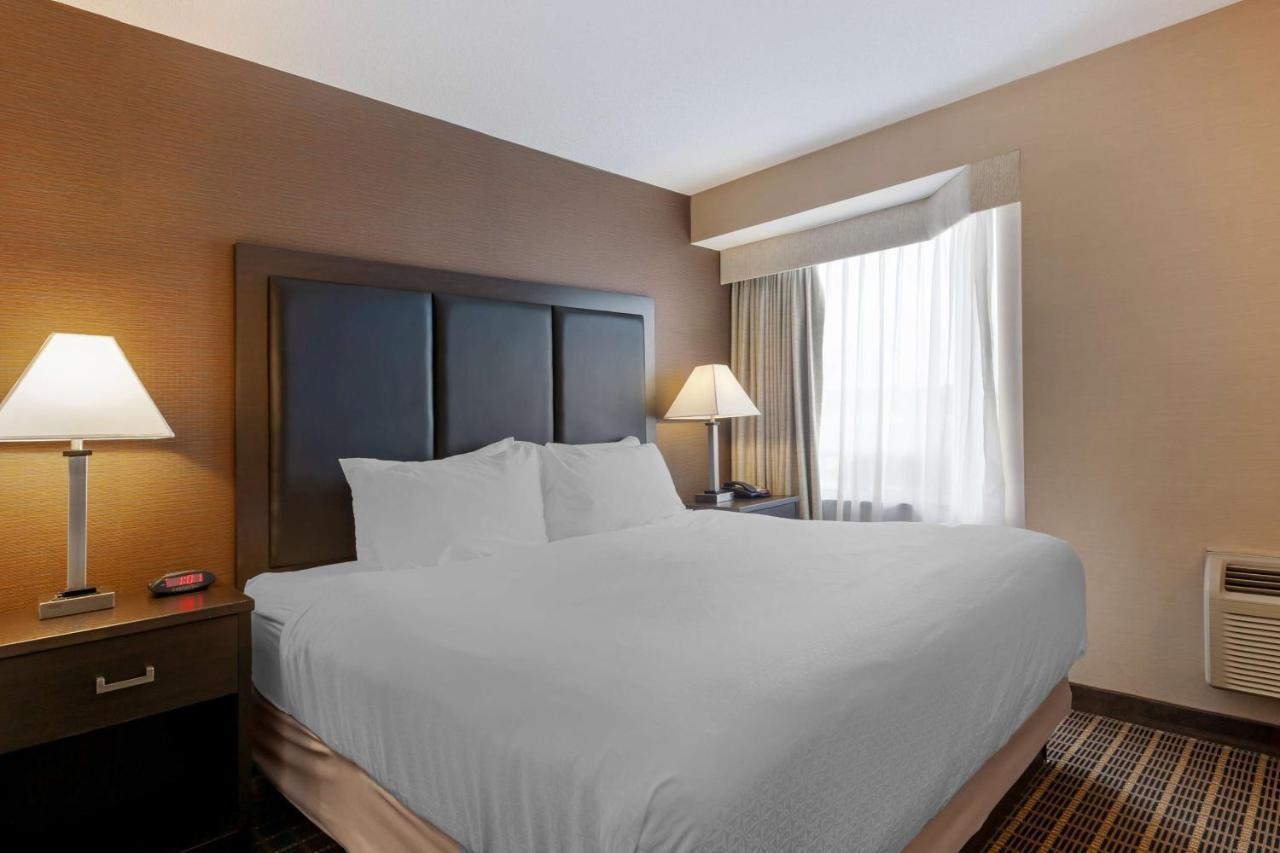 Western & Hotel