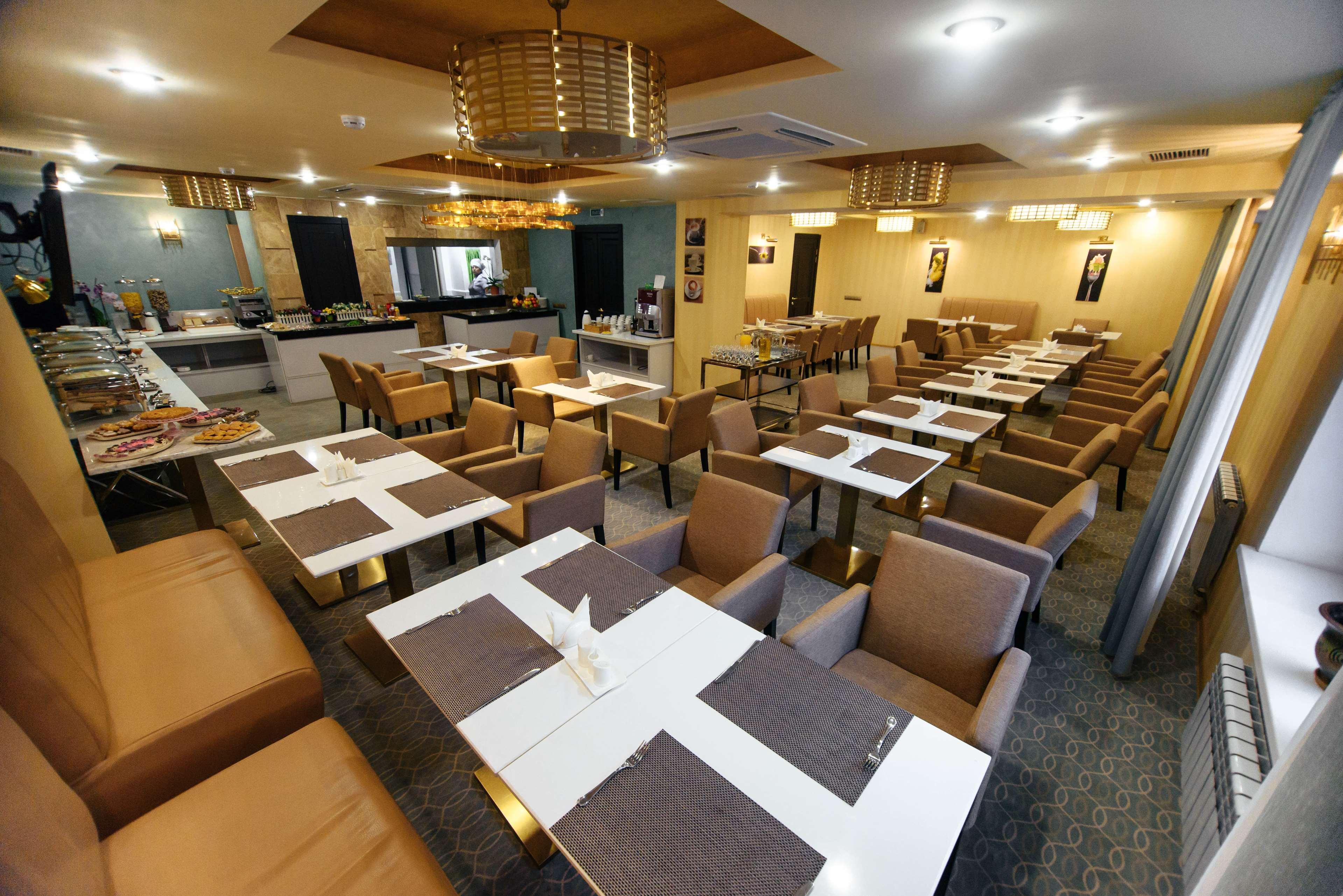 Western & Hotel 3*