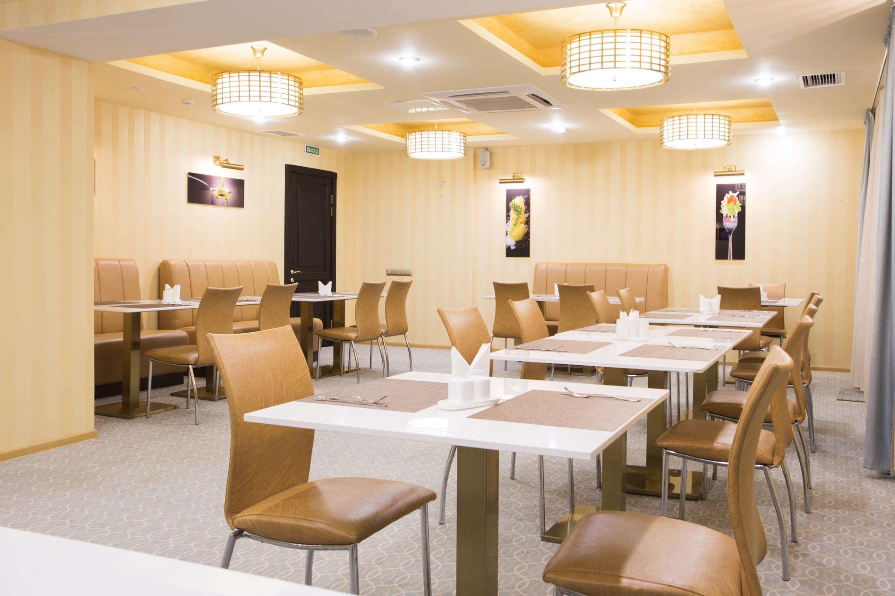 Western & Hotel 3*