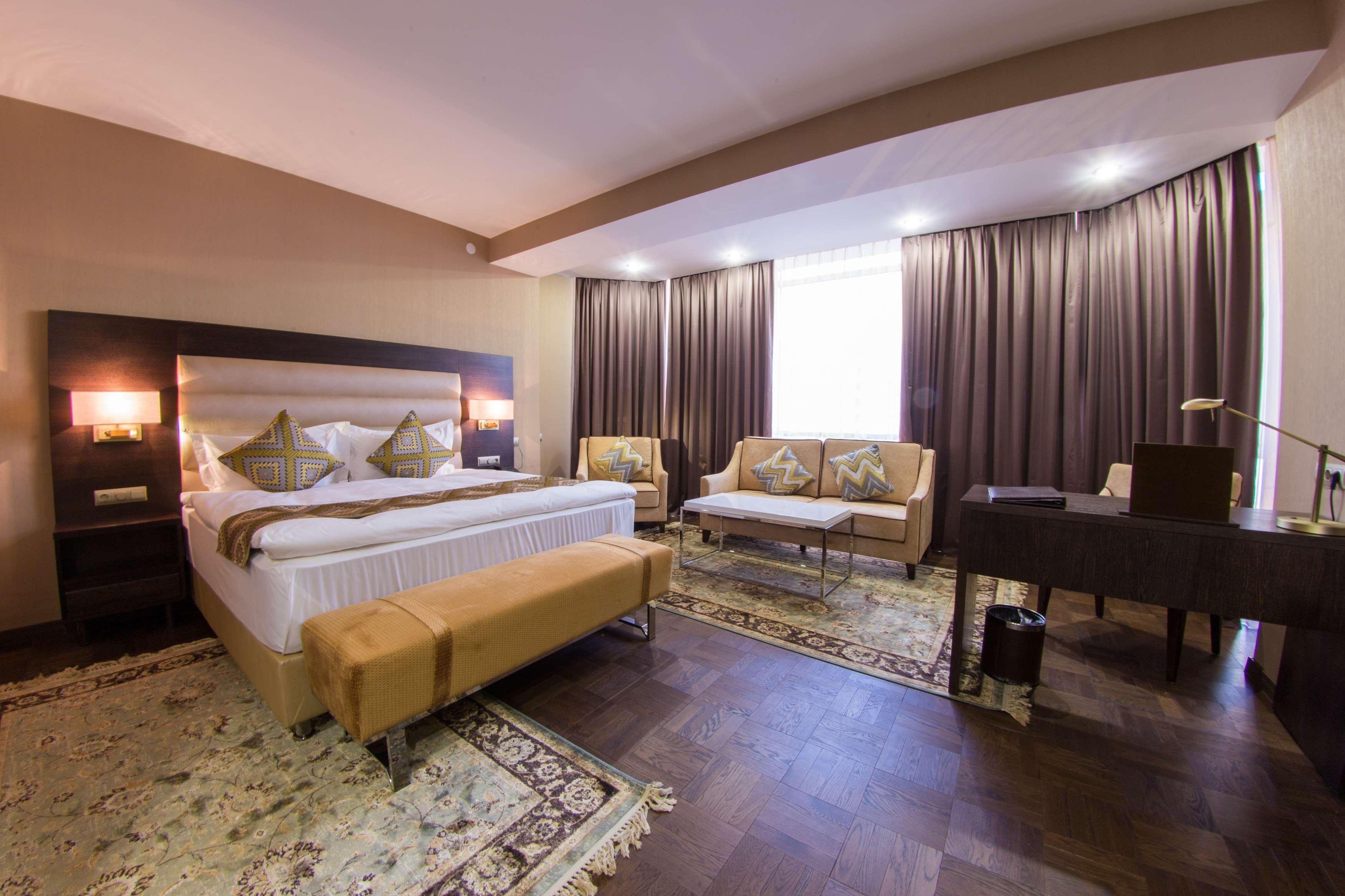 Western & Hotel 3*