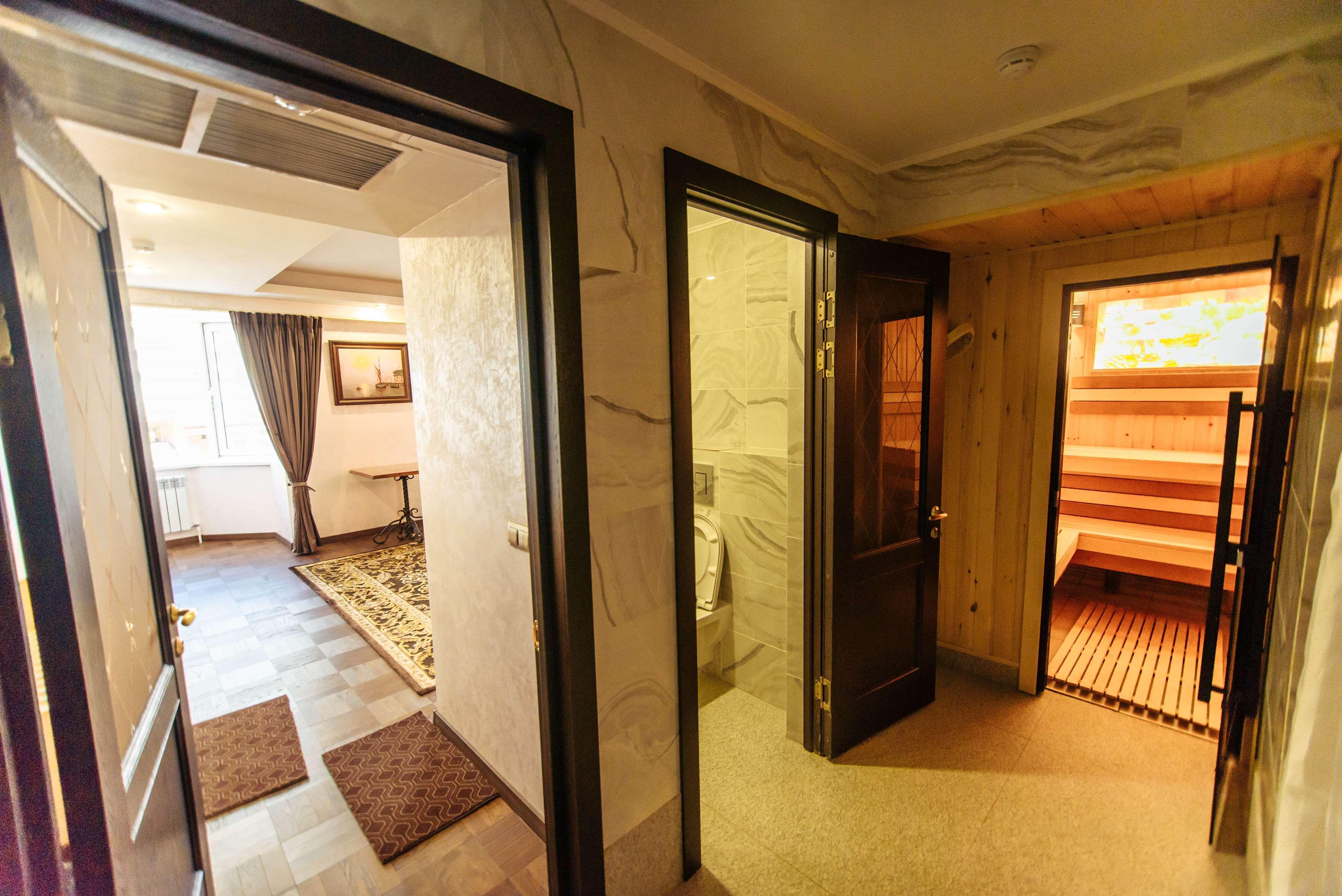 Western & Hotel 3*