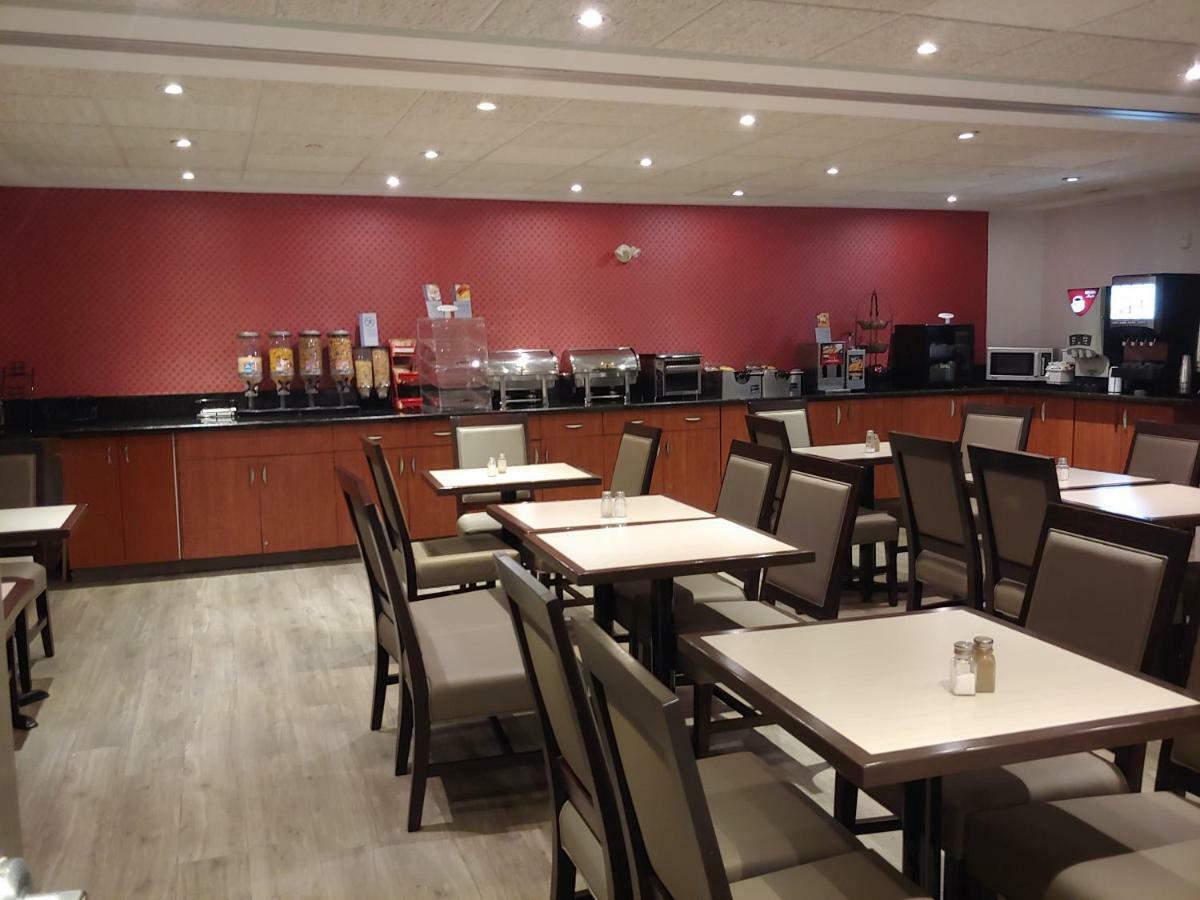 Western & Hotel 3*